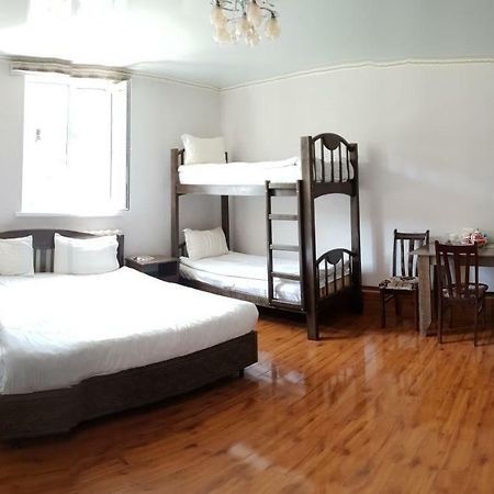 Datka Guest House Naryn Екстериор снимка