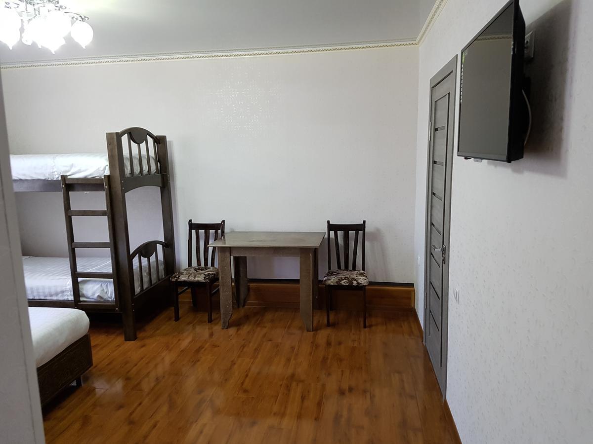 Datka Guest House Naryn Екстериор снимка